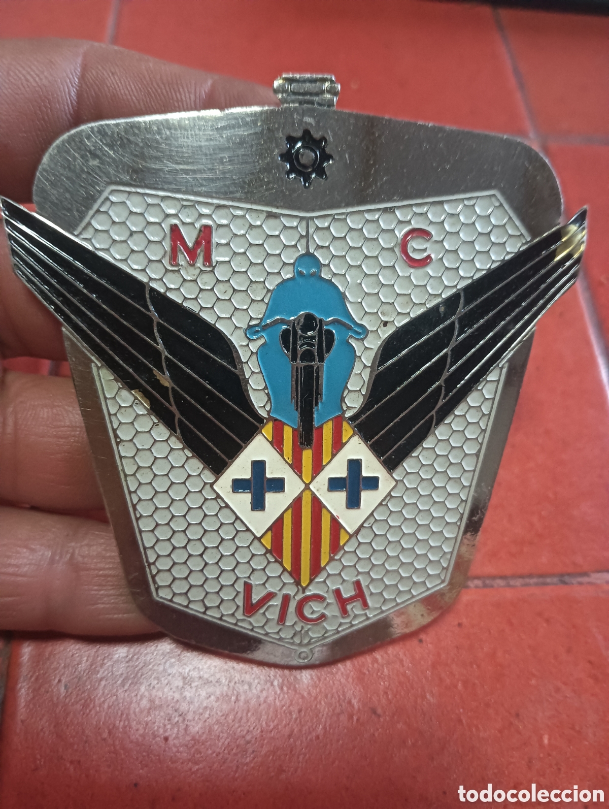 Coches y motocicletas: Antigua chapa esmaltada VICH (VIC)