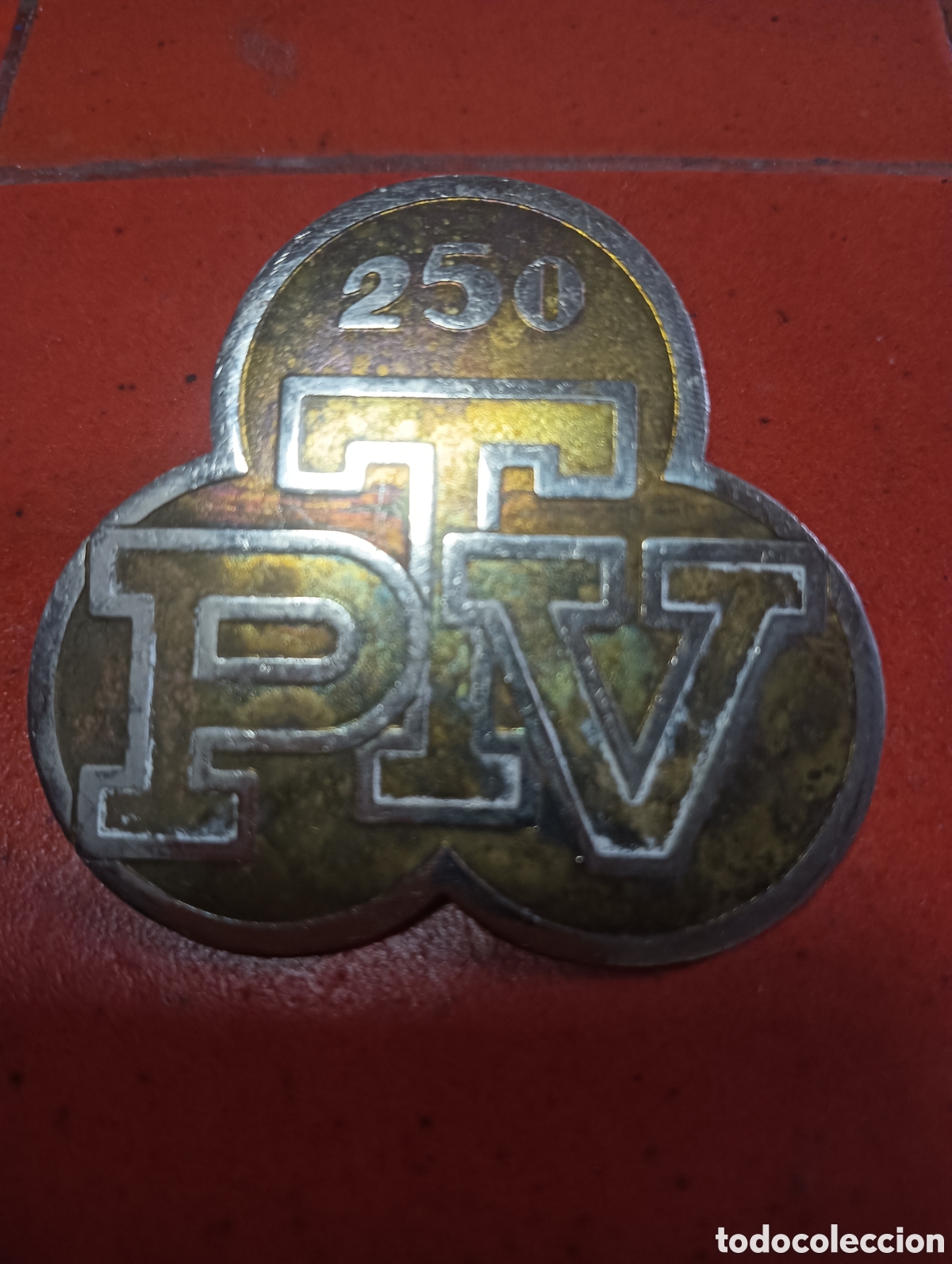 Coches y motocicletas: Antigua chapa PTV 250