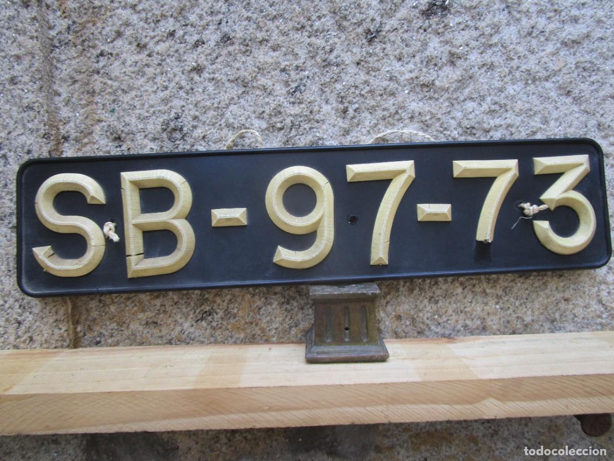 Coches y motocicletas: ANTIGUA MATRICULA COCHE PORTUGUES &rdquo; SB - 97 -73 &rdquo; APROX 1950 RESINA VINILO RELIEVE 52X12CM 300gr.