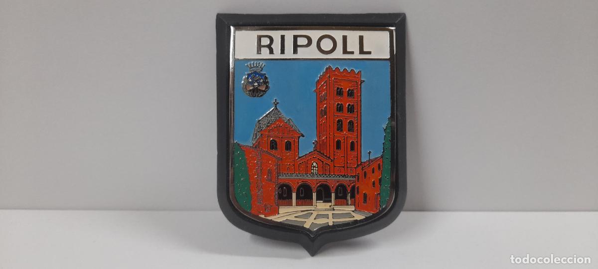 Coches y motocicletas: EMBLEMA PARA COCHE - RIPOLLL . MADE IN SPAIN . SIN USO . ORIGINAL A&Ntilde;OS 60 / 70