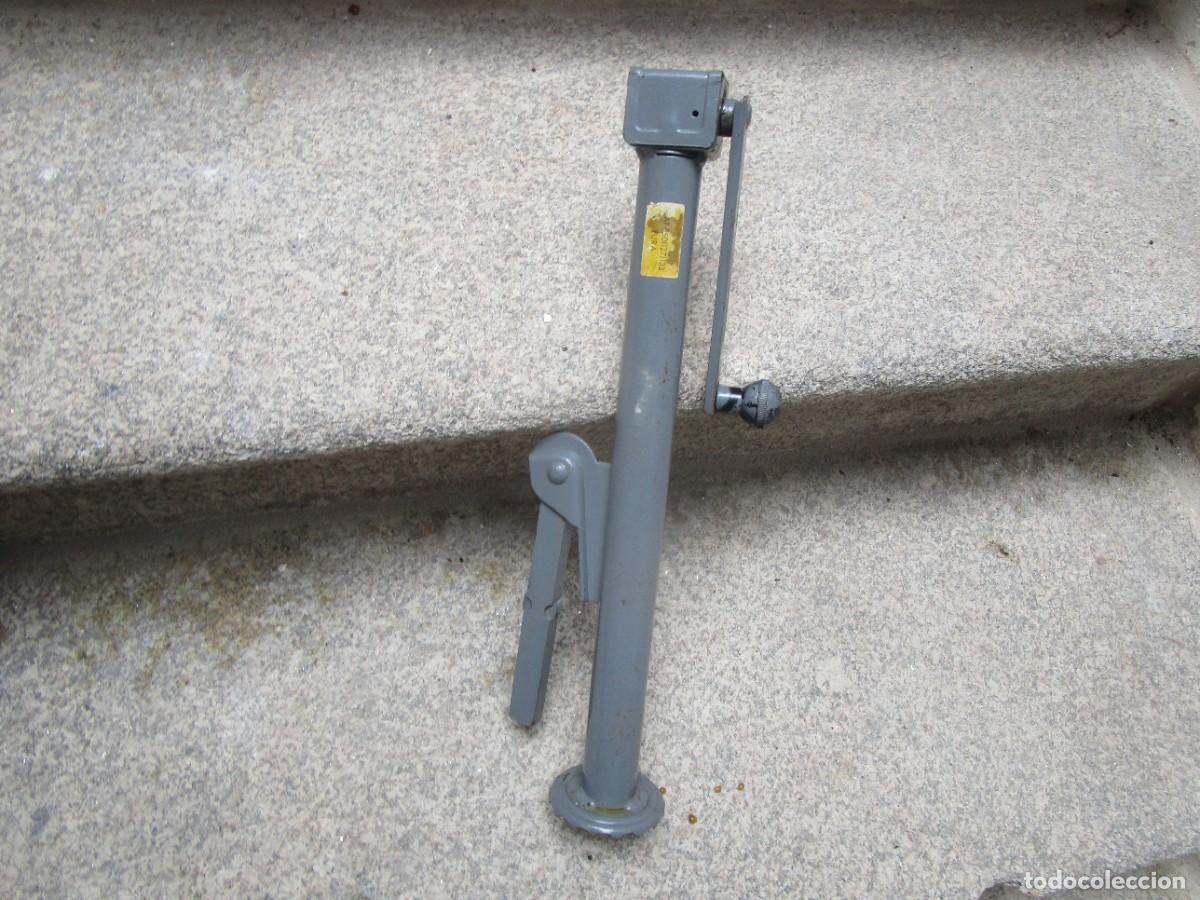 Coches y motocicletas: ANTIGUO GATO ELEVADOR DE COCHE - FURA PARA SEAT MODELOS 850 127 Y 133 SIN USO PREVIO 44CM PESA 2,4KG
