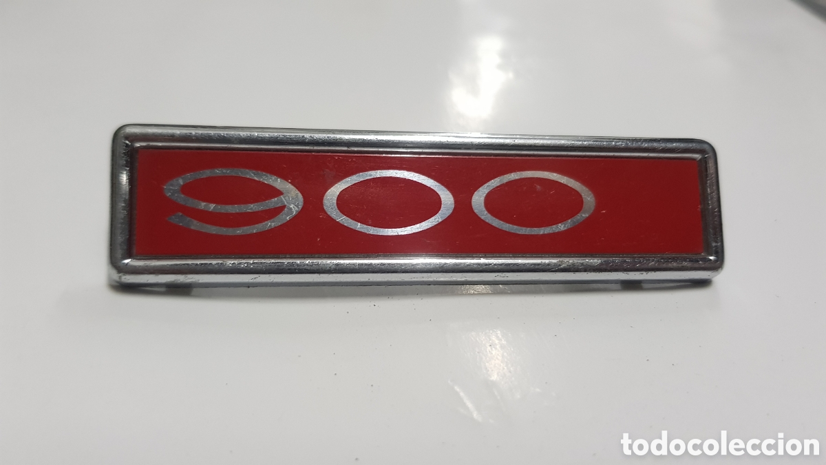 Coches y motocicletas: Insignia Trasera Simca 900 - Foto 1