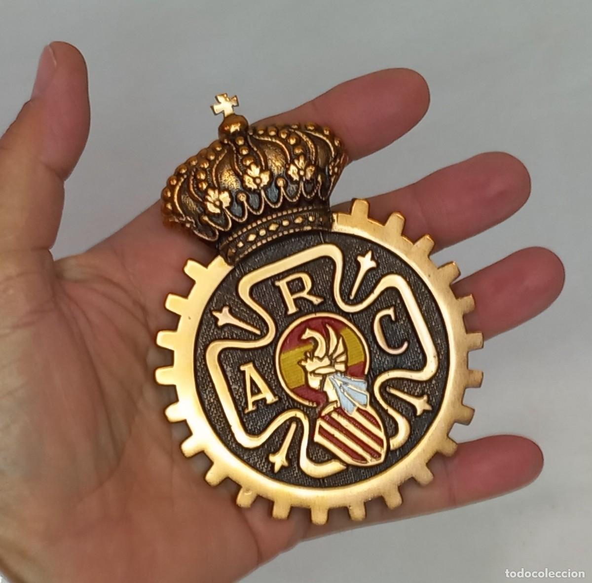 Coches y motocicletas: ANTIGUO ANAGRAMA , INSIGNIA PARA COLOCAR EN EL COCHE DE LA RAC DE VALENCIA