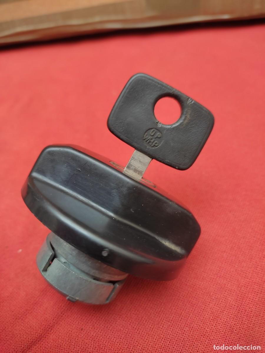 Coches y motocicletas: tapon de combustible probablemente de Mercedes Benz clasico - con llave - OP WHP - UMA