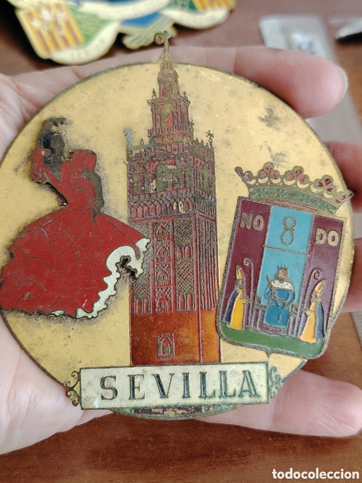 Coches y motocicletas: Chapa antigua de la ciudad de Sevilla para moto vespa