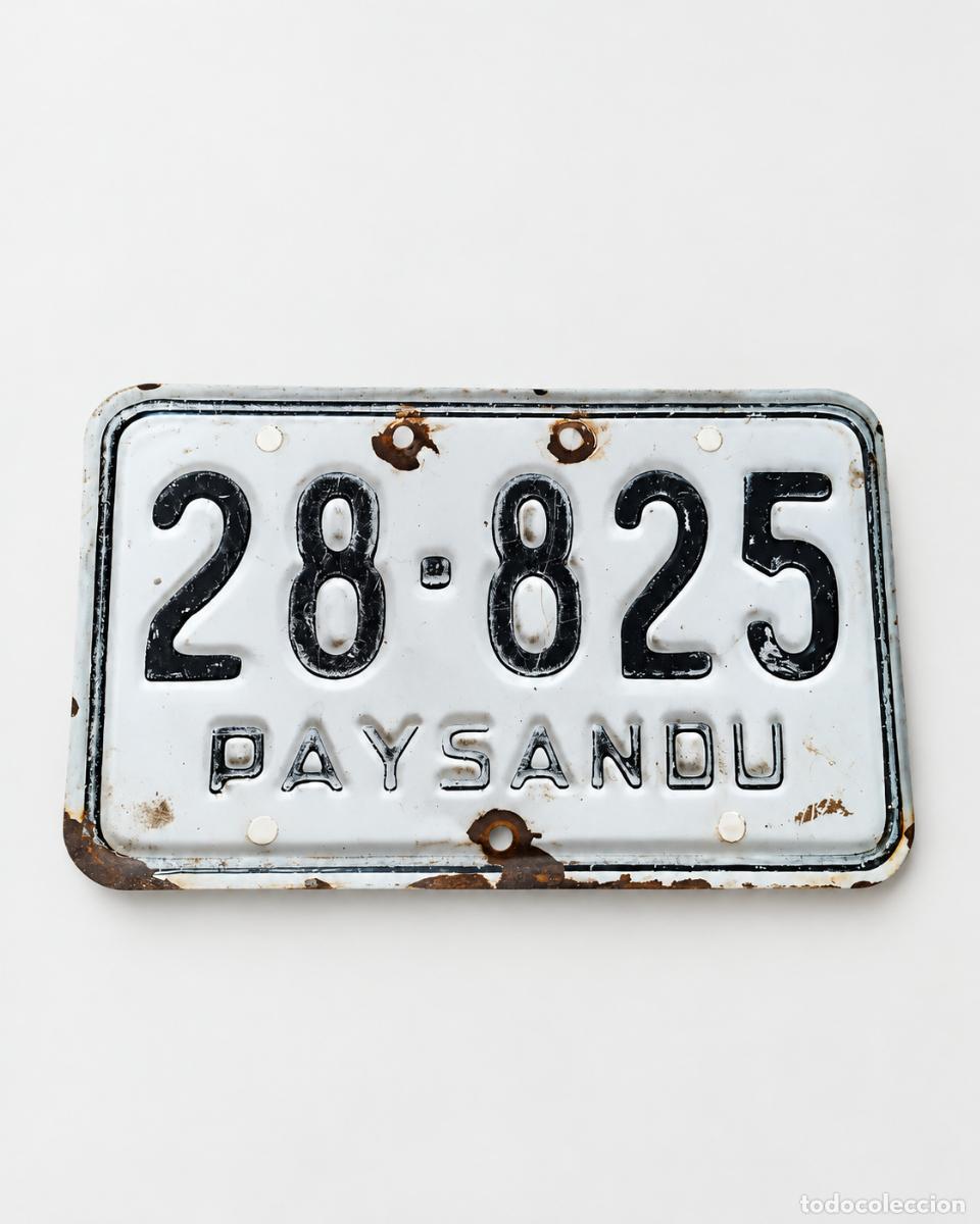 Voitures et Motocyclettes: Matr&iacute;cula moto Paysand&uacute; Uruguay 28825 - Chapa de colecci&oacute;n
