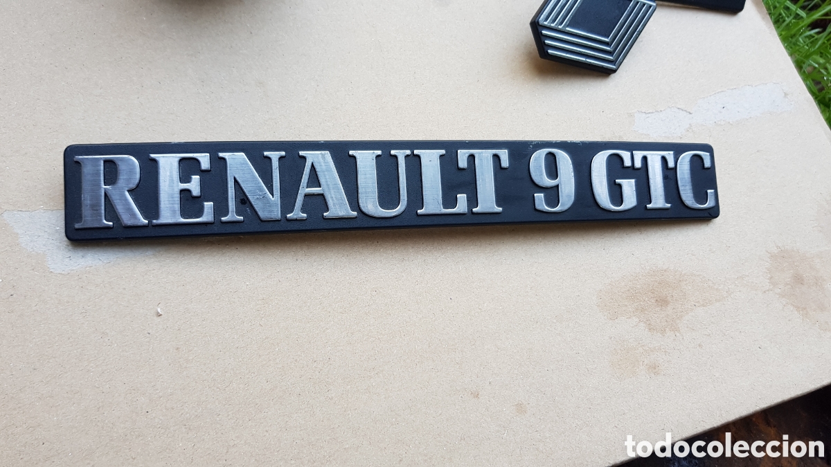 Cars and Motorcycles: Insignia Trasera Renault 9 GTC