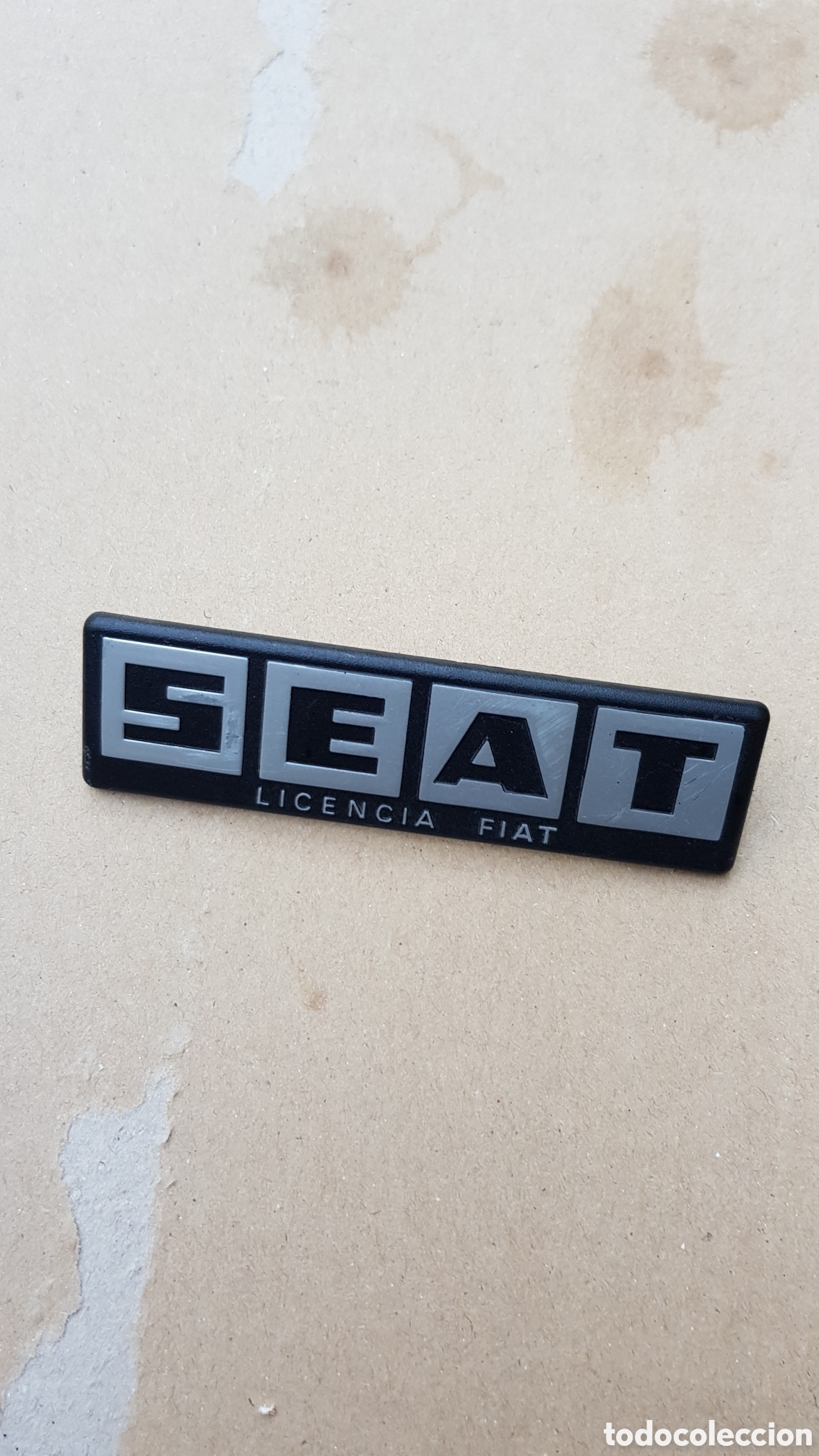 Cars and Motorcycles: Insignia Seat Licencia Fiat