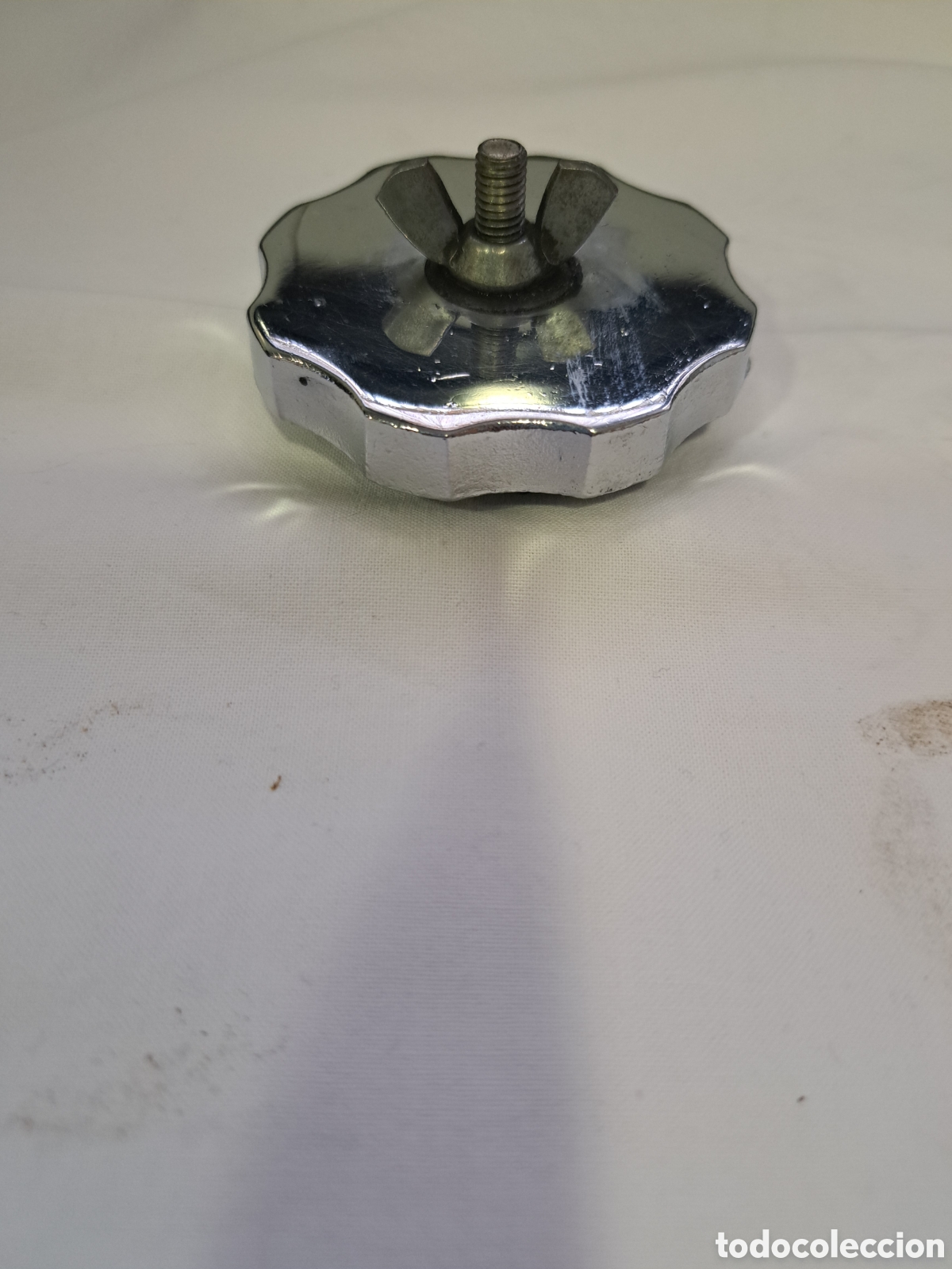 Automobili e Motociclette: TAP&Oacute;N RENAULT: ANTIGUO TAP&Oacute;N CROMADO PARA DEP&Oacute;SITO DE ACEITE