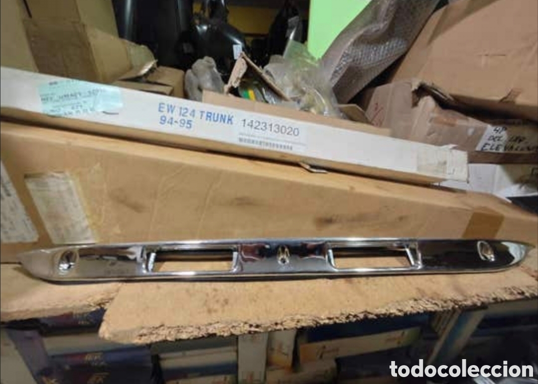 Voitures et Motocyclettes: moldura cromada para maletero para Mercedes W124