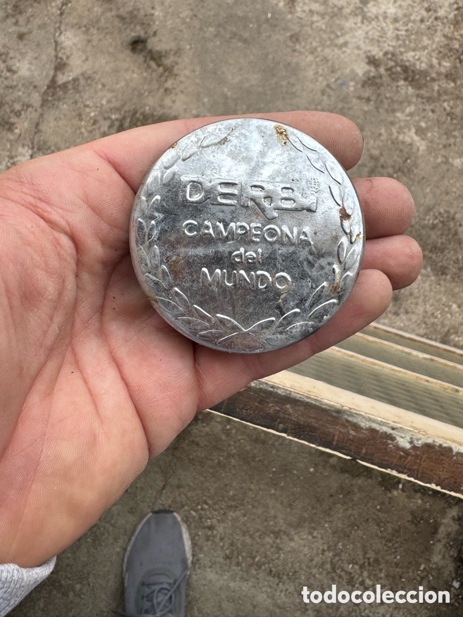Coches y motocicletas: Tap&oacute;n derbi campeona del mundo