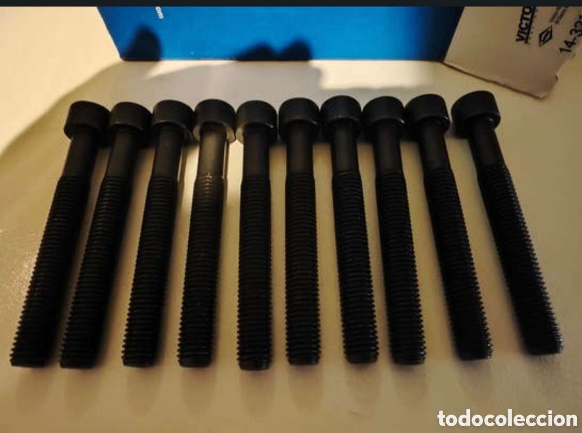 Coches y motocicletas: Tornillos culata Ford cl&aacute;sicos motor kent