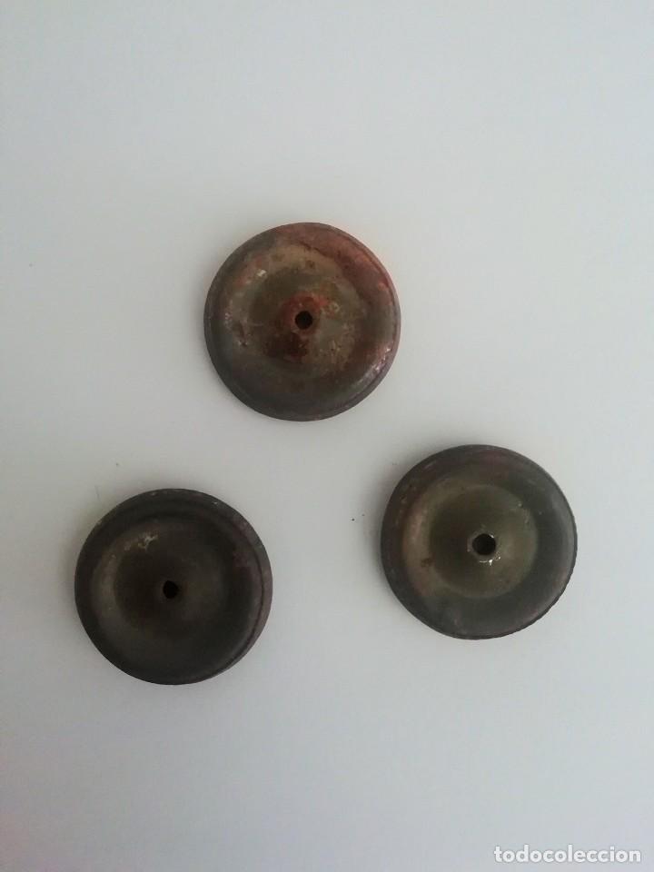 Repuestos y piezas: Trío de ruedas de hojalata para juguete. - Foto 2 - 262469725