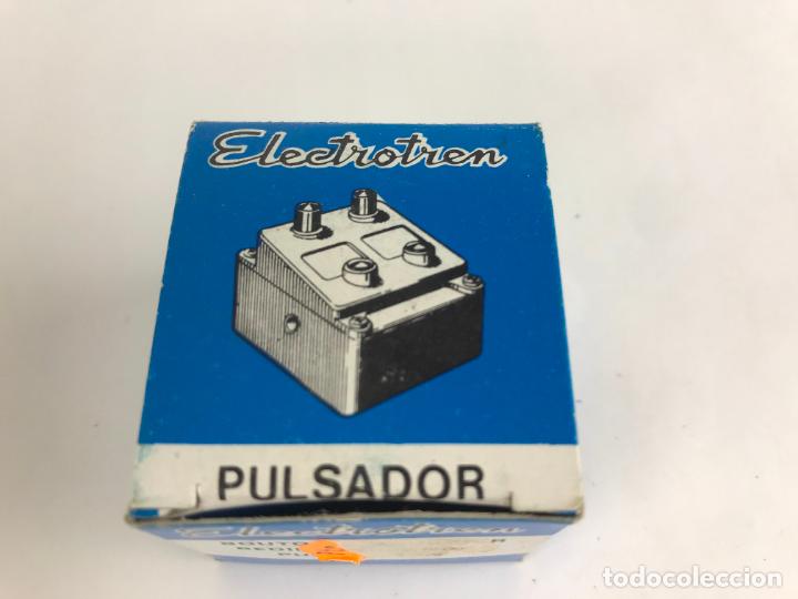 Repuestos y piezas: PULSADOR ELECTROTREN 222, NUEVO EN SU CAJA ORIGINAL MEDIDAS 4 X 4 CM - Foto 2 - 301272033