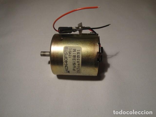 Repuestos y piezas: Motor corriente cont&iacute;nua a 12 voltios. - Foto 1