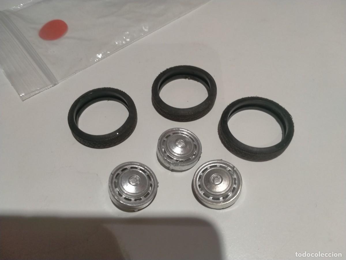 Repuestos y piezas: Tapacubos y neum&aacute;ticos para coches Seat de Ricoh