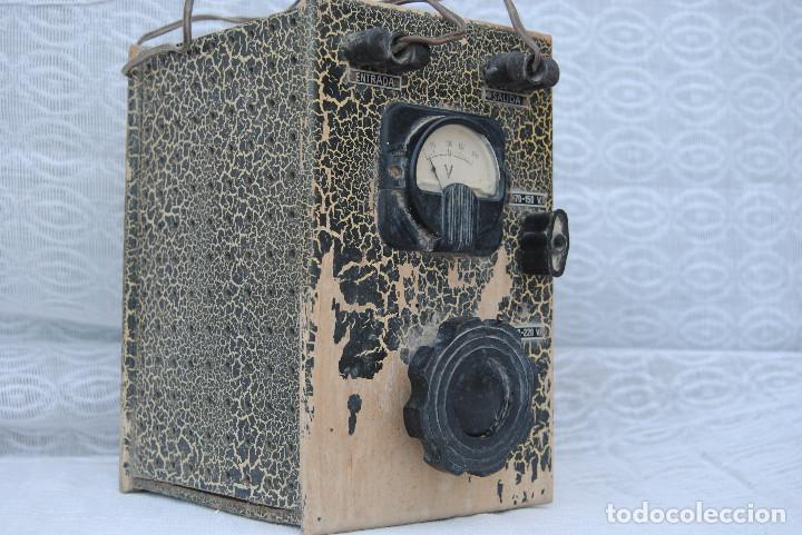 Radios antiguas: TRANSFORMADOR ANTIGUO CON VOLTIMETRO - Foto 2