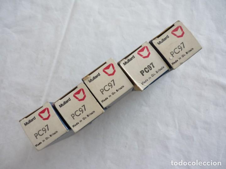 Radios antiguas: 5 v&aacute;lvulas de vac&iacute;o Mullard PC97 en caja - Foto 3