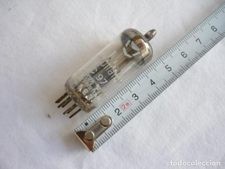 Radios antiguas: 5 v&aacute;lvulas de vac&iacute;o Mullard PC97 en caja - Foto 4