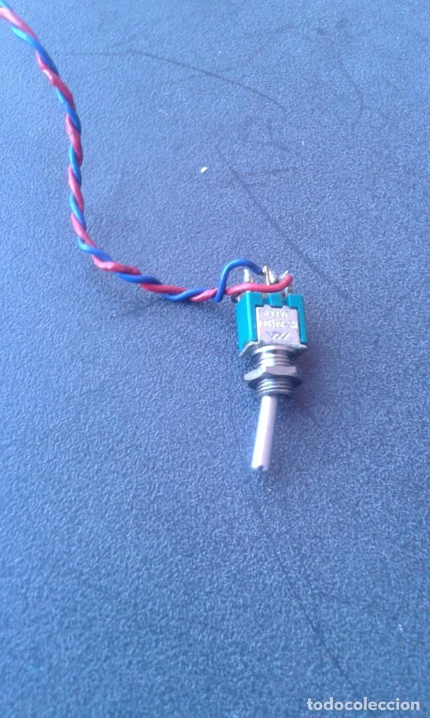 Radios antiguas: MINI INTERRUPTOR TRES CONTACTOS DOS POSICIONES - Foto 1