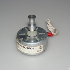 Radios antiguas: OCNOSON - MOTOR PLATO TOCADISCOS CT560 - 110V.- 33 /45 RPM.. Lote 377115429