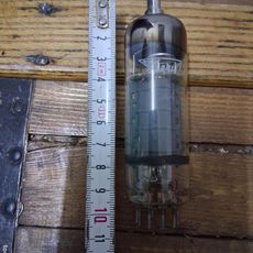 Valigetta Lotto 120 Antiche Valvole Radio TV – Ricambi Vintage Per Riparazioni - Foto 2