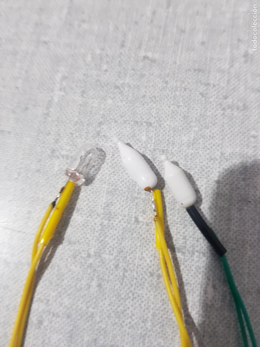 Radios antiguas: BOMBILLAS SUBMINIATURA CON CABLE RESCATADOS DE UN TECNICO RADIO ECT...