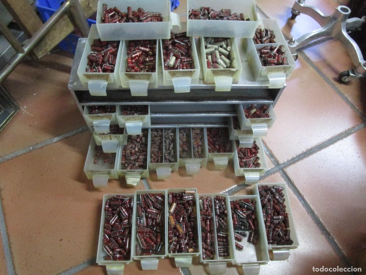 Radios antiguas: *GRAN LOTE APROX 1700 RESISTENCIAS CERAMICAS - VALORES DIFERENTES EN 24 CASILLEROS, CALIBRES 24X8mm.