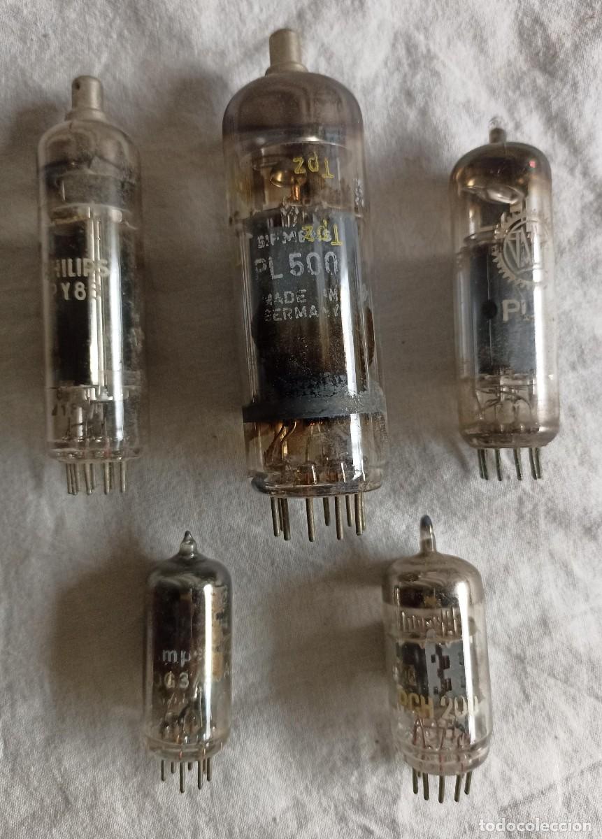 Old radios: Lote de 5 v&aacute;lvulas de radio y o televisores y varios