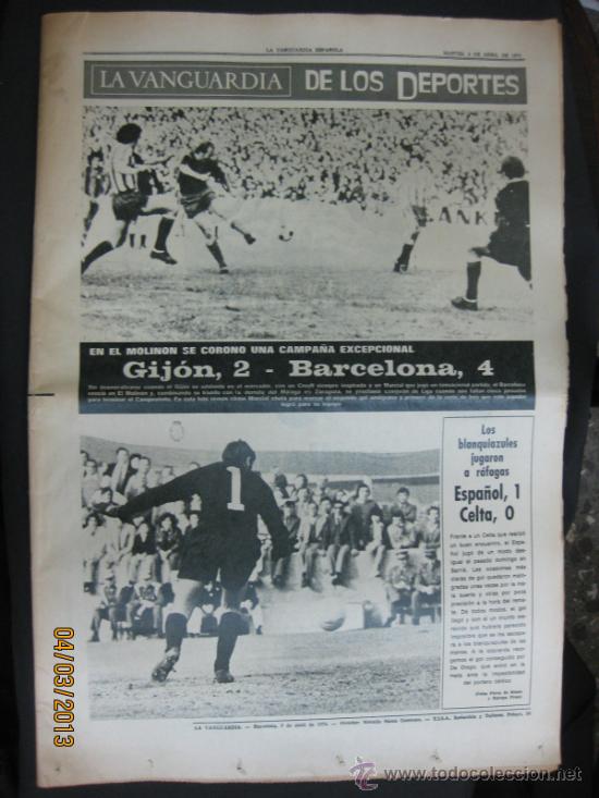 Sports collectibles: LA LIGA. 9 ABRIL 1974. F.C.BARCELONA. TRIUNFO DEL BAR&Ccedil;A. LA VANGUARDIA DE LOS DEPORTES.PAG.CENTRALES