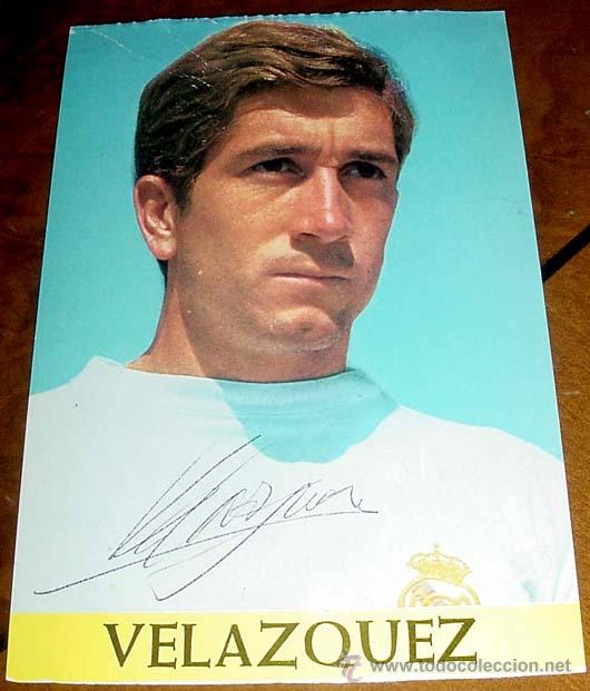 Coleccionismo deportivo: ANTIGUA FOTO POSTAL  FIRMADA POR  VELAZQUEZ JUGADOR DEL REAL MADRID -  PIEZA SUPER RARA Y COMPLETAME