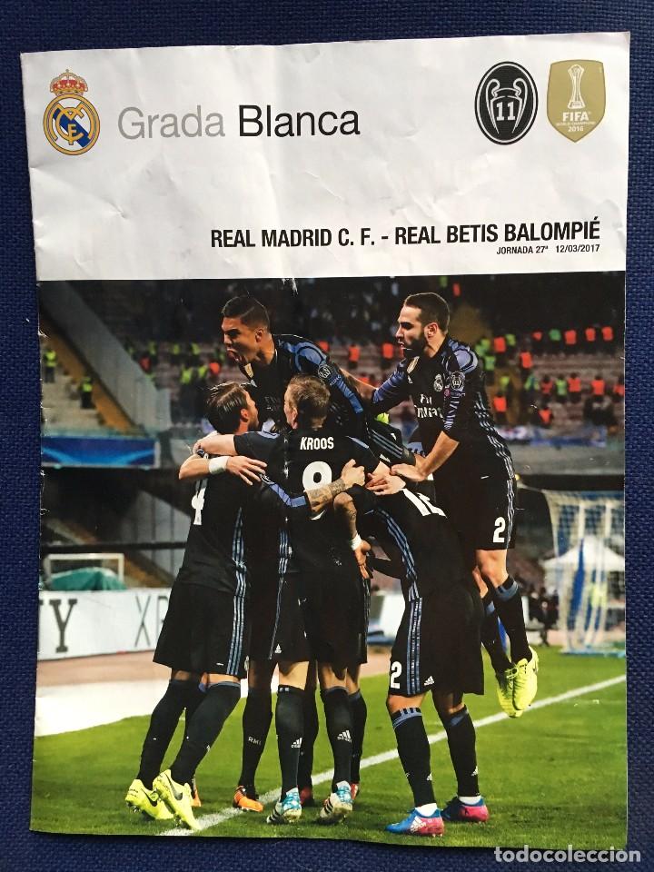 Coleccionismo deportivo: REVISTA GRADA BLANCA REAL MADRID REAL BETIS LIGA TEMPORADA 2016 2017 POSTER SERGIO RAMOS
