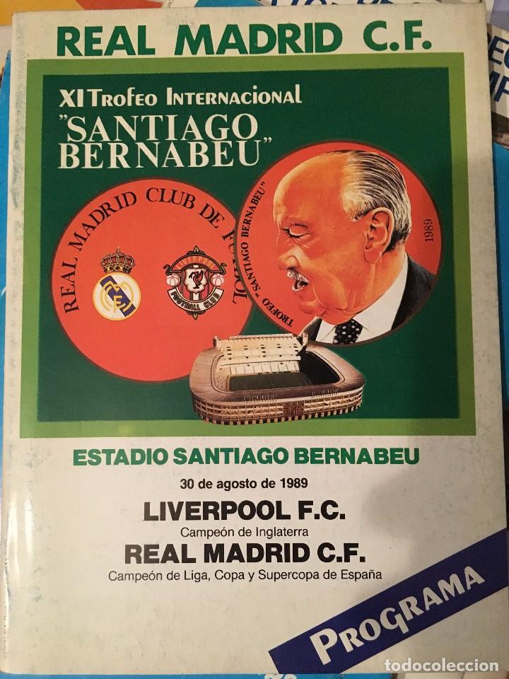 Coleccionismo deportivo: PROGRAMA OFICIAL XI TROFEO SANTIAGO BERNABEU REAL MADRID LIVERPOOL POSTER PLANTILLA 1989