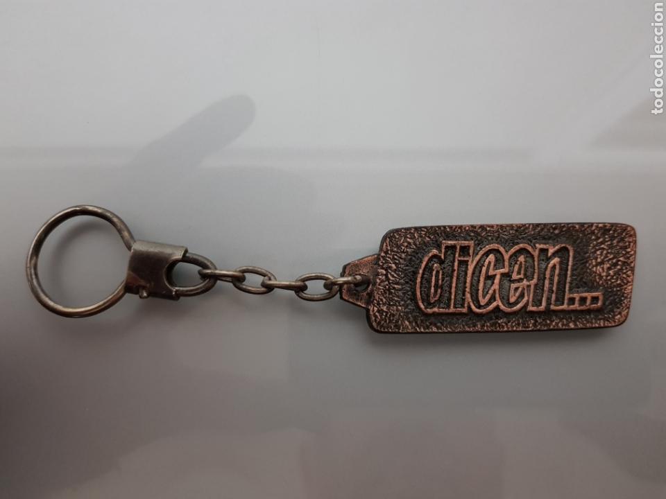 Sports collectibles: ANTIGUO LLAVERO DEL DESAPARECIDO DIARIO DEPORTIVO DICEN (1952-1985)