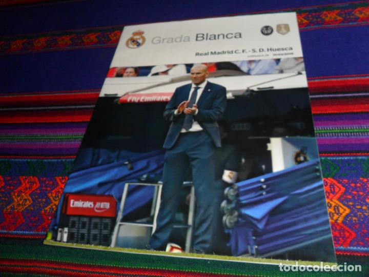 Coleccionismo deportivo: GRADA BLANCA REAL MADRID S.D. HUESCA JORNADA 29. 31-3-19. P&Oacute;STER CASEMIRO. MUY BUEN ESTADO.