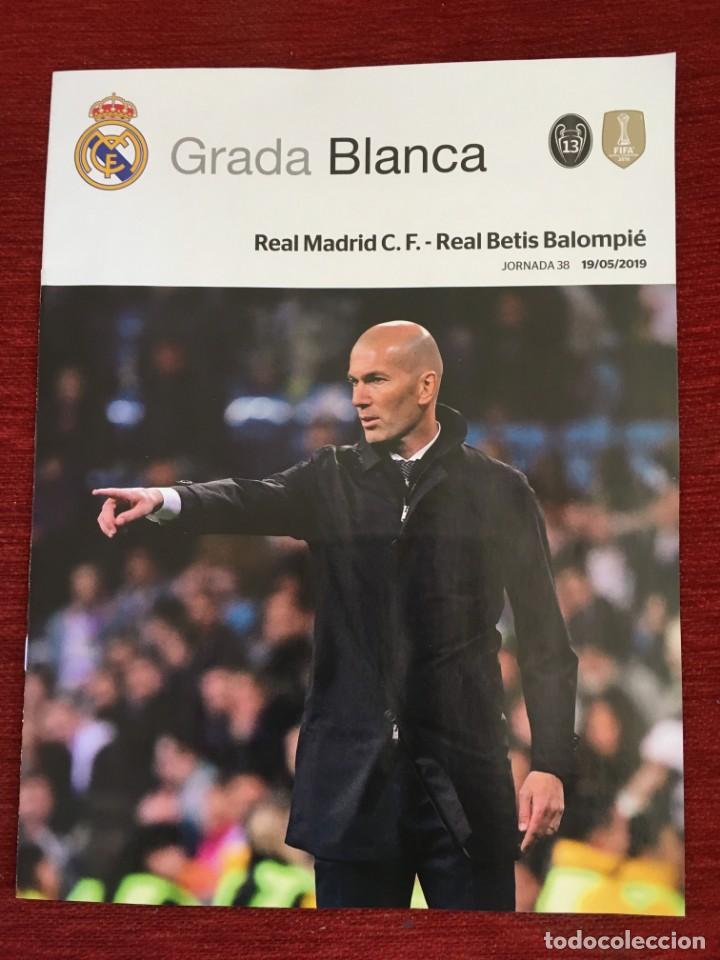 Coleccionismo deportivo: REVISTA PROGRAMA GRADA BLANCA REAL MADRID BETIS LIGA TEMPORADA 2018 2019 POSTER SERGIO RAMOS