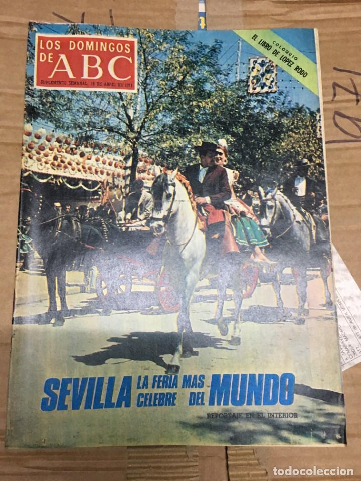 Coleccionismo deportivo: LOS DOMINGOS DE ABC (18-4-1971) ATLETICO MADRID BARCELONA FUTBOL FERIA DE SEVILLA EN EL MUNDO