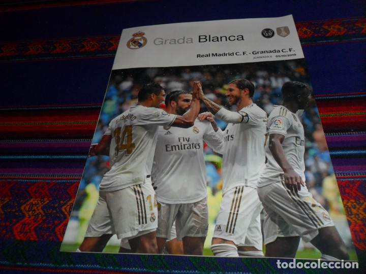 Coleccionismo deportivo: GRADA BLANCA REAL MADRID GRANADA C.F. 5.10.19 JORNADA 8. P&Oacute;STER CASEMIRO. MUY BUEN ESTADO.