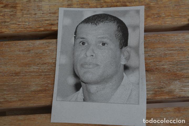 Coleccionismo deportivo: RECORTE DE DIARIO DEPORTIVO DEL JUGADOR DEL FC BARCELONA RIVALDO