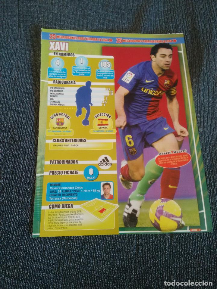 Coleccionismo deportivo: XAVI HERN&Aacute;NDEZ BARCELONA BAR&Ccedil;A Y DAVID VILLA VALENCIA - TIPO DOBLE P&Oacute;STER 1 P&Aacute;G REVISTA JUG&Oacute;N