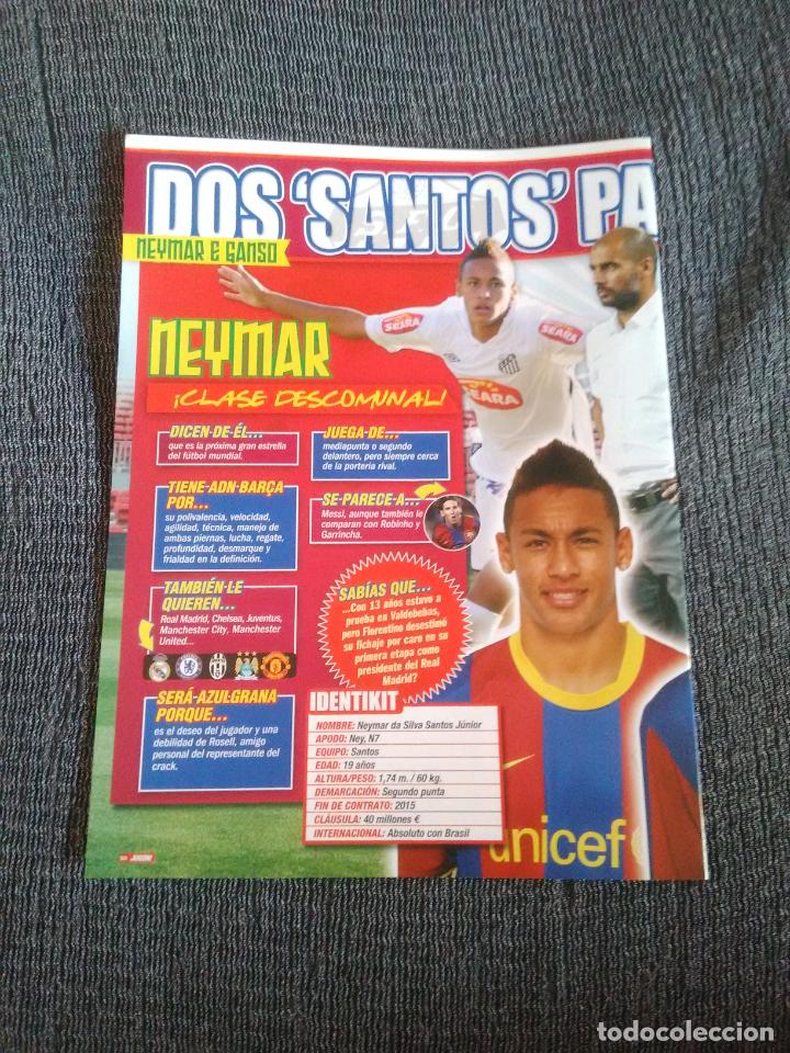 Coleccionismo deportivo: NEYMAR SANTOS Y ADEBAYOR REAL MADRID TIPO DOBLE P&Oacute;STER 1 P&Aacute;GINA REVISTA JUG&Oacute;N