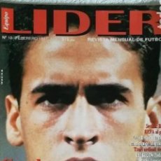 Coleccionismo deportivo: REVISTA LÍDER NÚMERO 10. FEBRERO 1997 RAÚL. POSTER CAMINERO. Lote 226046735