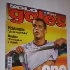 Coleccionismo deportivo: SOLO GOLES REVISTA SOLO GOLES N 14 RIVALDO DE ORO. 9 POSTERS MUY BUEN ESTADO.. Lote 226782705