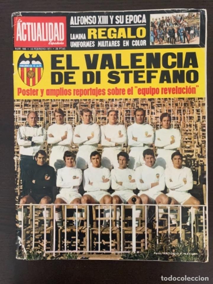 Sammelleidenschaft Sport: Revista La Actualidad Espa&ntilde;ola 1971 El Valencia de Di Stefano p&oacute;ster