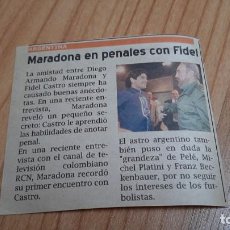 Coleccionismo deportivo: MARADONA Y FIDEL CASTRO -- RECORTE ARTÍCULO REPORTAJE PERIÓDICO ARGENTINO -- 2003. Lote 291512098