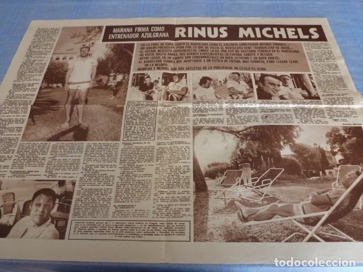 Collezionismo sportivo: PAGINAS CENTRALES DICEN RINUS MICHELS FICHA MA&Ntilde;ANA POR EL F.C.BARCELONA , FUST&Eacute;(BAR&Ccedil;A)