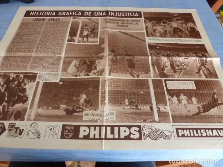 Coleccionismo deportivo: PAGINAS CENTRALES DICEN(7-6-70) !!!! BAR&Ccedil;A 1 REAL MADRID 1 DE PENALTY INVENTADO POR GURUCETA !!!!!!
