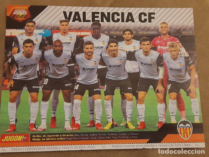 Coleccionismo deportivo: POSTER REVERSIBLE REVISTA JUGON, ALINEACION EQUIPO VALENCIA CF / TONI KROOS, REAL MADRID. 2021-2022