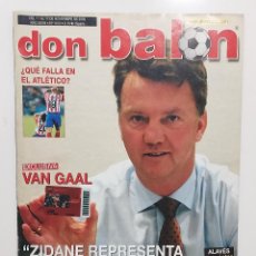 Coleccionismo deportivo: REVISTA DON BALON AÑO 2002. POSTER ALAVES. VAN GAAL. ATLETICO MADRID. RAFAEL MORENO PICHICHI. Lote 325305373