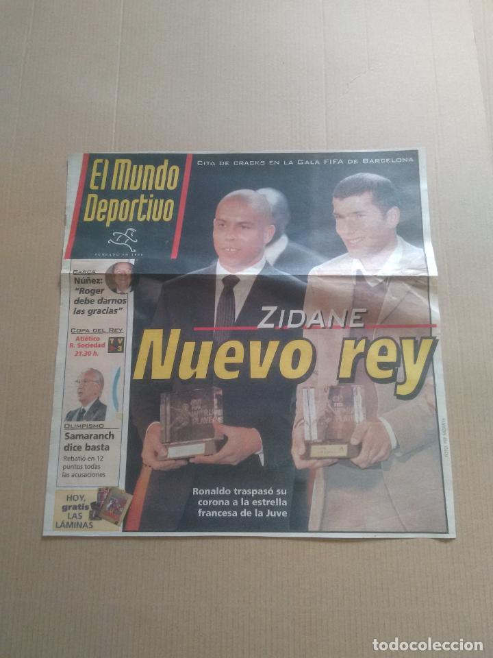 Coleccionismo deportivo: RONALDO ZIDANE NUEVO REY TIPO POSTER PORTADA DIARIO MUNDO DEPORTIVO MIDE 26,2 X 26,9 CM